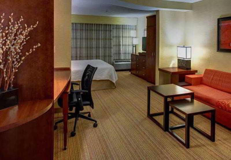 Courtyard Atlanta Airport West Hotel College Park Exterior photo
